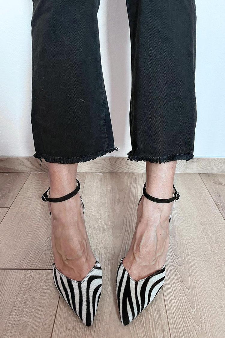 PUMPS MED ZEBRAPRINT OG ANKELREM