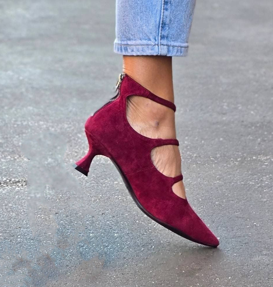 Mollie | PUMPS MED KNAPPER OG LAV HÆL